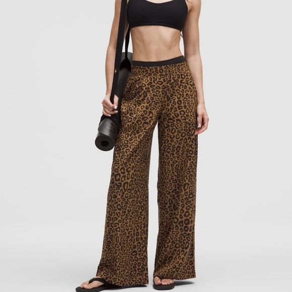 Lululemon Swift Mid-Rise Wide-Leg Pant *NWT leopard - Picture 1 of 2